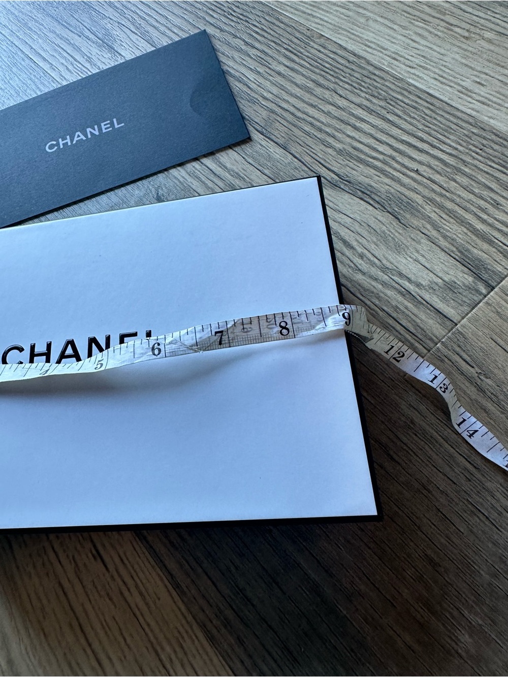 Chanel Box Display Decoration Staging Logo Tissue and Makeup Pouch with Sample - Picture 4 of 9